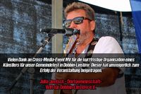 Musiker Olaf Hobrlant beim Gemeindefest in Linstow